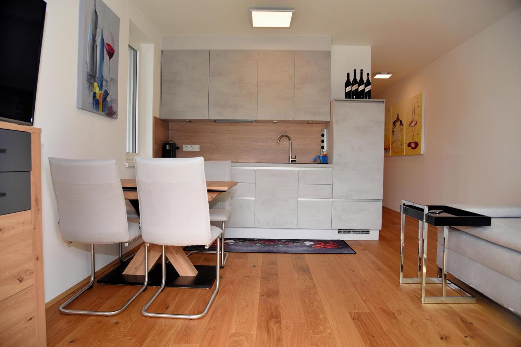 Josi Thaller Ferienapartment In Apartment Fuerstenfeld